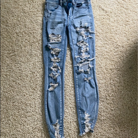 American eagle size 6 distressed med-wash jeans with distressed ankle area